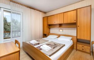 Amazing Apartment In Rab With Wifi