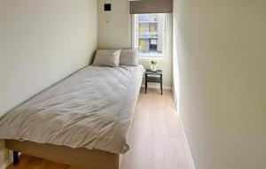 Lovely Apartment In HundvÄg With Wifi