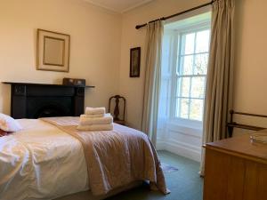 The Front Wing - Pen y Graig farmhouse, Church Bay, sea views near beach No Pets