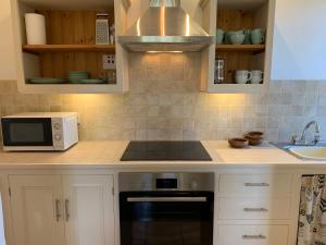 The Front Wing - Pen y Graig farmhouse, Church Bay, sea views near beach No Pets