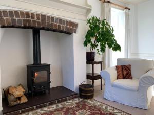 The Front Wing - Pen y Graig farmhouse, Church Bay, sea views near beach No Pets