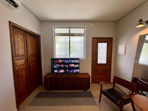 Rustic House with Large Garage - Close to the Beach