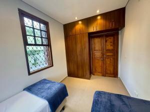 Rustic House with Large Garage - Close to the Beach