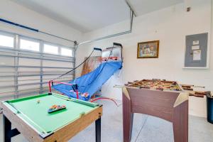 Game Room and Community Perks Davenport Getaway!