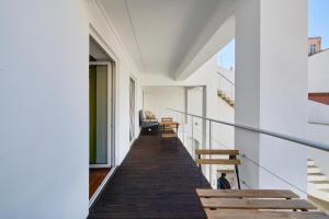 Lisbon Palette 3BR with terrace and patio