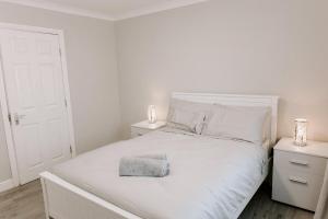 Pendle Close - 3 bed house with parking