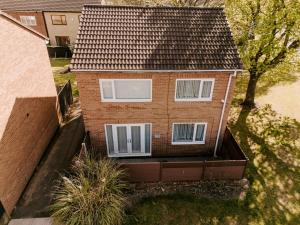 Pendle Close - 3 bed house with parking