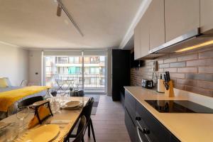 Modern lodging close to the Costanera Center