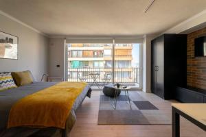 Modern lodging close to the Costanera Center