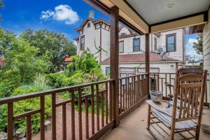 Carriage Modern House to Victorian House