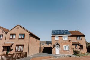 Morville Court - 2 bed house with office