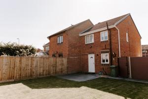 Morville Court - 2 bed house with office