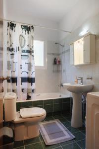 K & M Retreat - Detatched, 2 Bedroom, 3 AC, Stunning Hill Views