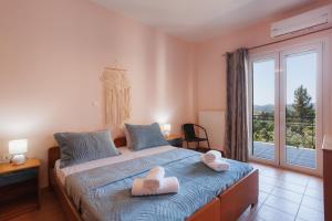 K & M Retreat - Detatched, 2 Bedroom, 3 AC, Stunning Hill Views