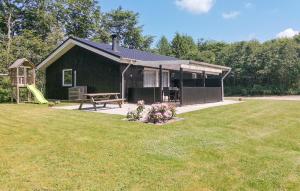 3 Bedroom Beautiful Home In Toftlund - 3hvězdičkové hotely ve městě Toftlund