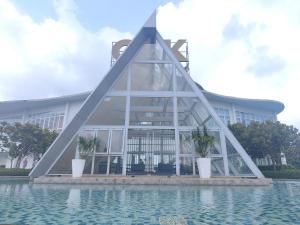 Windmill 4 Star Skypool