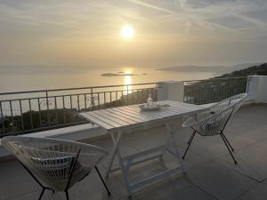 Aegean Mirror, Andros