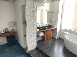 Hotels Hotel Victor Hugo : photos des chambres