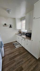 Spacious Silverlake Apartment