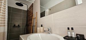 Appartements T2 Residence Dolce & Vita C5 vue mer et piscine : photos des chambres