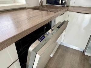 Simcity VII I Downtown 24 7 w parking and terrace