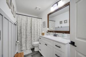 Entire House with Hot Tub Close to Orlando Disney and Beach