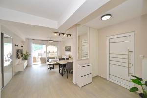 SEA VIEW apartment 2km from the Old Town