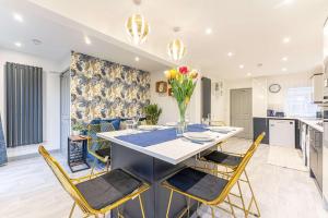 Modern & Spacious 4 Bedroom Home in Coventry