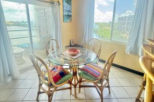 Suite F203 @ Mara Laguna