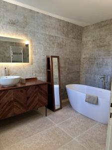 Villas 4 bedroom villa, private pool and garden : photos des chambres