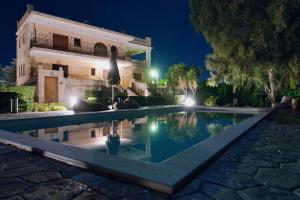 Seaside "Stone & Light Villa" close to Aegina City
