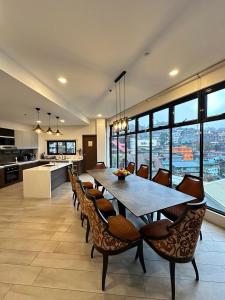 Cozy Modern 3BR Penthouse near Burnham with AC Wifi Netflix