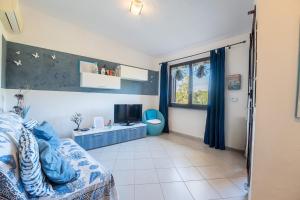 Blue House, 300m to beach