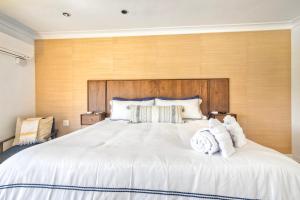 Pool, Hot Tub, Steps To Omni La Costa