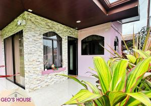 GeoS House & Volcan View