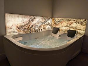 Suite avec jacuzzi privatif