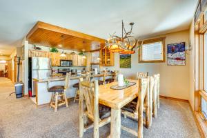 Walk to Gondola Condo with Deck in Winter Park!