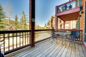Walk to Gondola Condo with Deck in Winter Park!