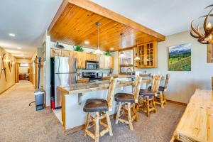 Walk to Gondola Condo with Deck in Winter Park!