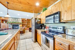 Walk to Gondola Condo with Deck in Winter Park!