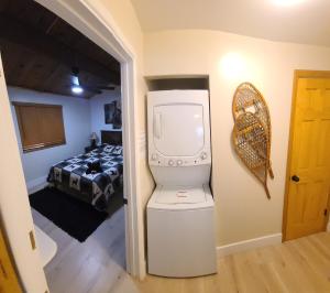 Cozy Bear Retreat with Hot-Tub & BBQ!