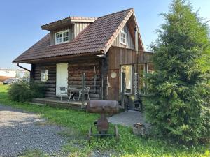 Cozy River House with hot tub