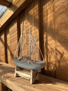 Cozy River House with hot tub