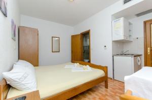Apartments and Rooms Roso