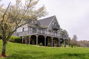 Riverbank Retreat