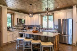 Hill of a View at Eagles Nest