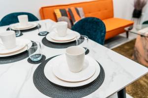 Sale 2-Bedroom Apt - Sleeps 5 - Free Parking