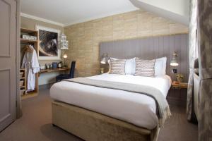 Deluxe Double Room room in The Curious Pig in the Parlour