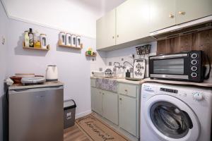 Nea Filadelfia Studio for 2 by ΜΡS