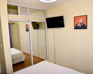 Peaceful 2 Bed Apartment - Pool & Private Beach Access